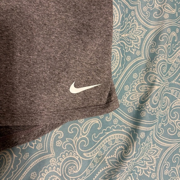 Nike Dri-Fit sports tank top - Picture 2 of 5